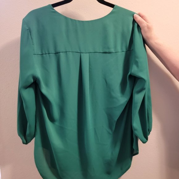 Woman's size 18 green blouse - Picture 2 of 2